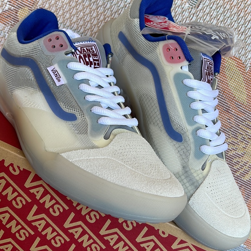 Vans Men’s Evdnt Rw Ultim
Color Wheel Creme
VN0A5DY5982
sneakers - Picture 9 of 16